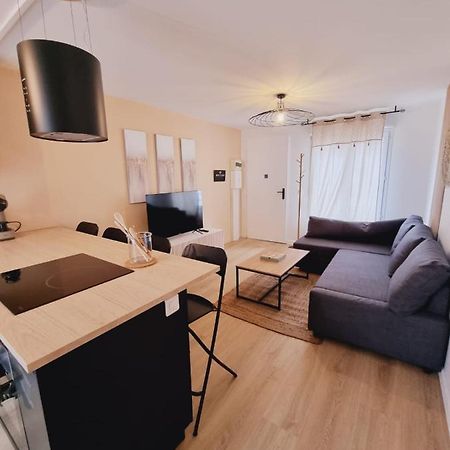 Duplex Neuf Centre Ville Avec Parking Neauphle-le-Château Buitenkant foto